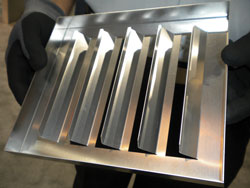 钣金加工企业如何通过引进自动化折弯成型设备降低生产成本，提高产品质量？-中山皇冠·app官方站入口-Royal皇冠(中国)-皇冠·app官方站入口-Royal皇冠(中国)