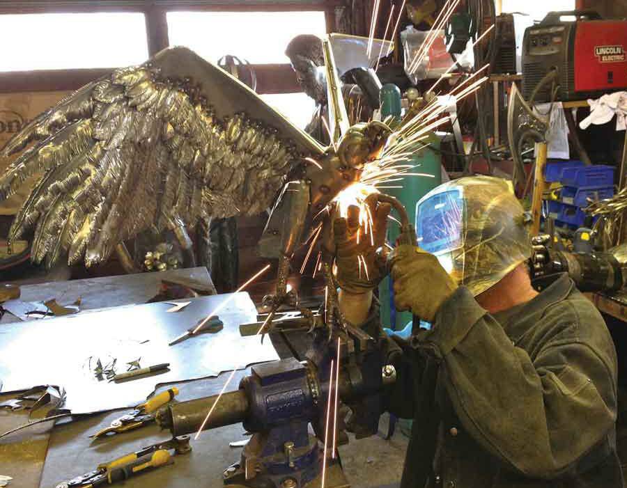 全球钣金新闻-金属制造狂：焊工制作动物的金属钣金-皇冠·app官方站入口-Royal皇冠(中国)