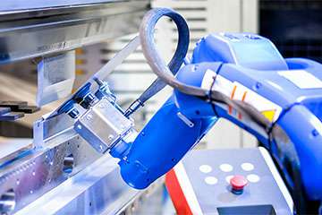 钣金行业资讯-采用机器人钣金折弯，钣金加工行业已经不再需要大批量的尺寸来使用机器人折弯机-皇冠·app官方站入口-Royal皇冠(中国)